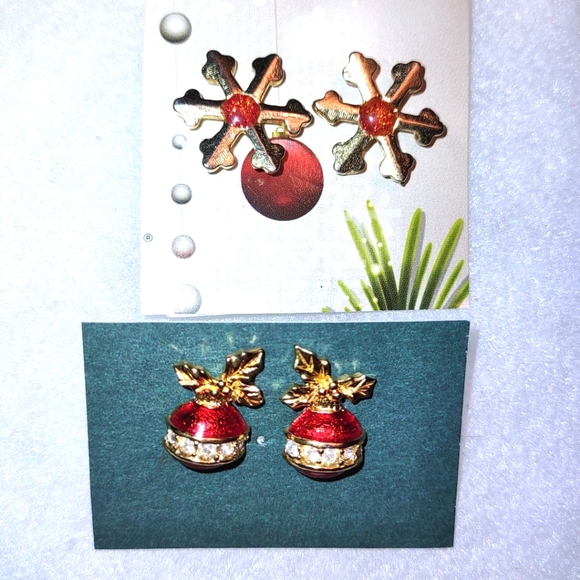2 Pr Vintage Christmas Earrings+ FREE Snowflake Earrings AVON - Picture 1 of 13
